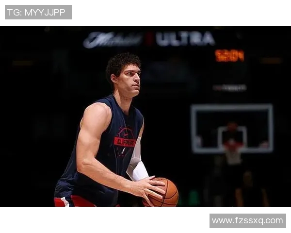 布鲁克洛佩斯的篮球之路:从新秀到NBA明星的蜕变与成长 布鲁克洛佩斯的篮球之路:从新秀到NBA明星的蜕变与成长