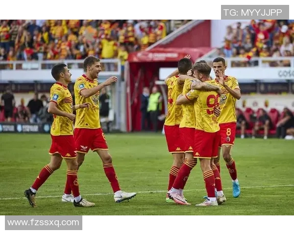 斯拉维亚与年轻人激战正酣争夺欧战小组出线关键战役